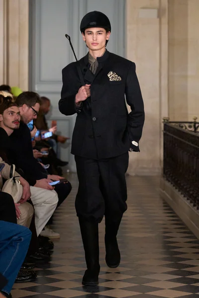 Look 18
